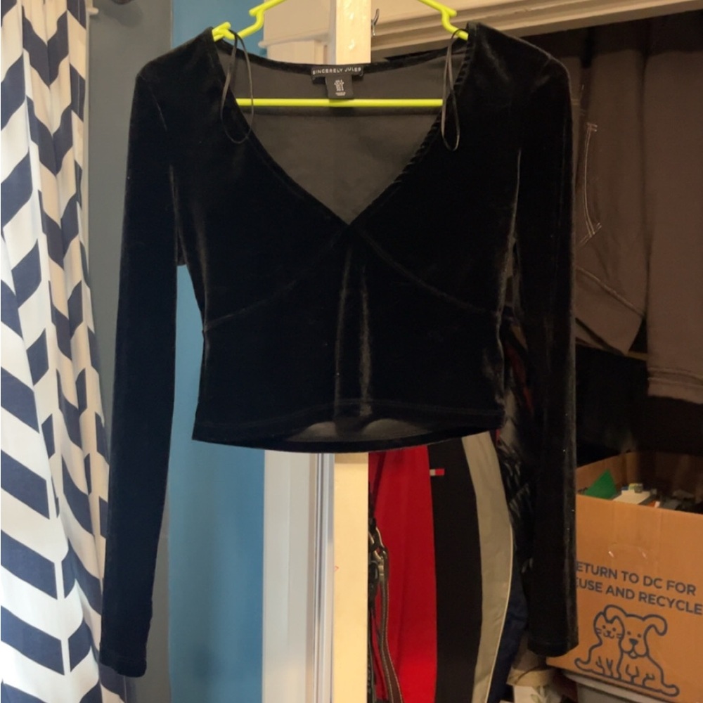 Sincerely Jules Black Velvet Crop Top size S